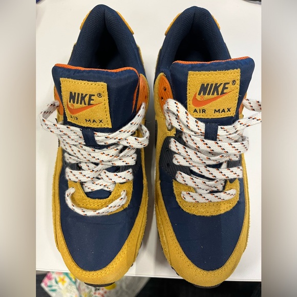 NIKE AIR MAX 'BUCKTAN TEAM NAVY only wore ONCE no box - Picture 3 of 5